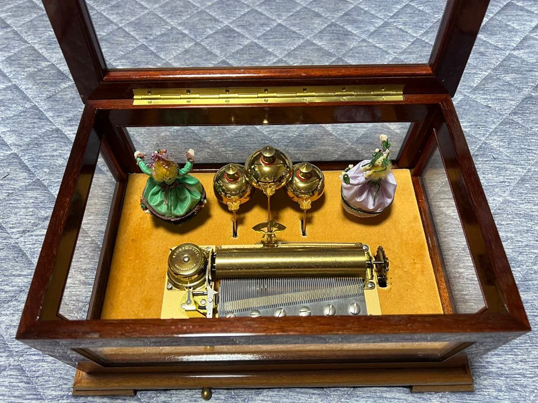 リュージュ社製人形が踊る木製オルゴール(なんでも鑑定団)