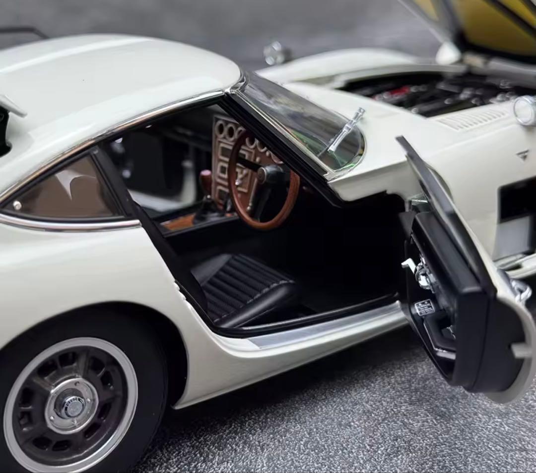 オートアート 1/18ダイカストトヨタ 2000GT ￼ミニカー