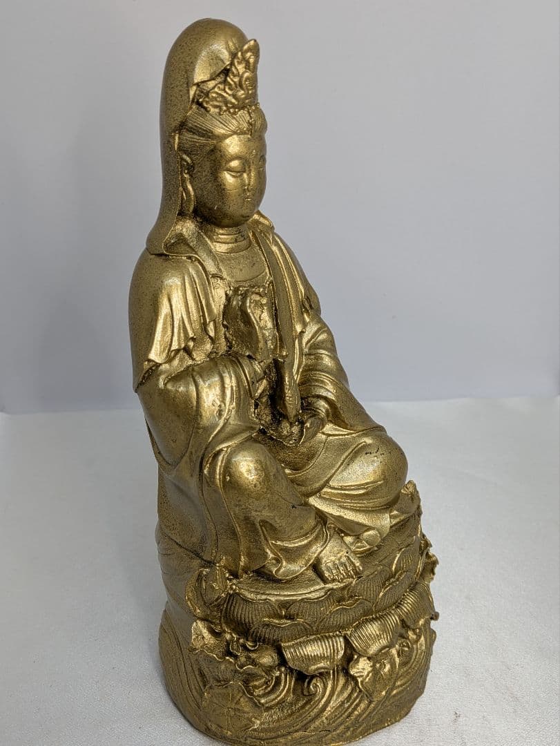 ☆b577、観世音菩薩座像 苦悩を観じて救済するとされる慈悲深い仏様