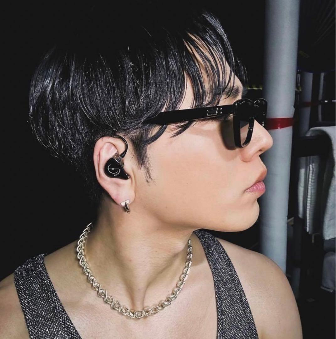 ØMI 着用 ピアス T フープピアス