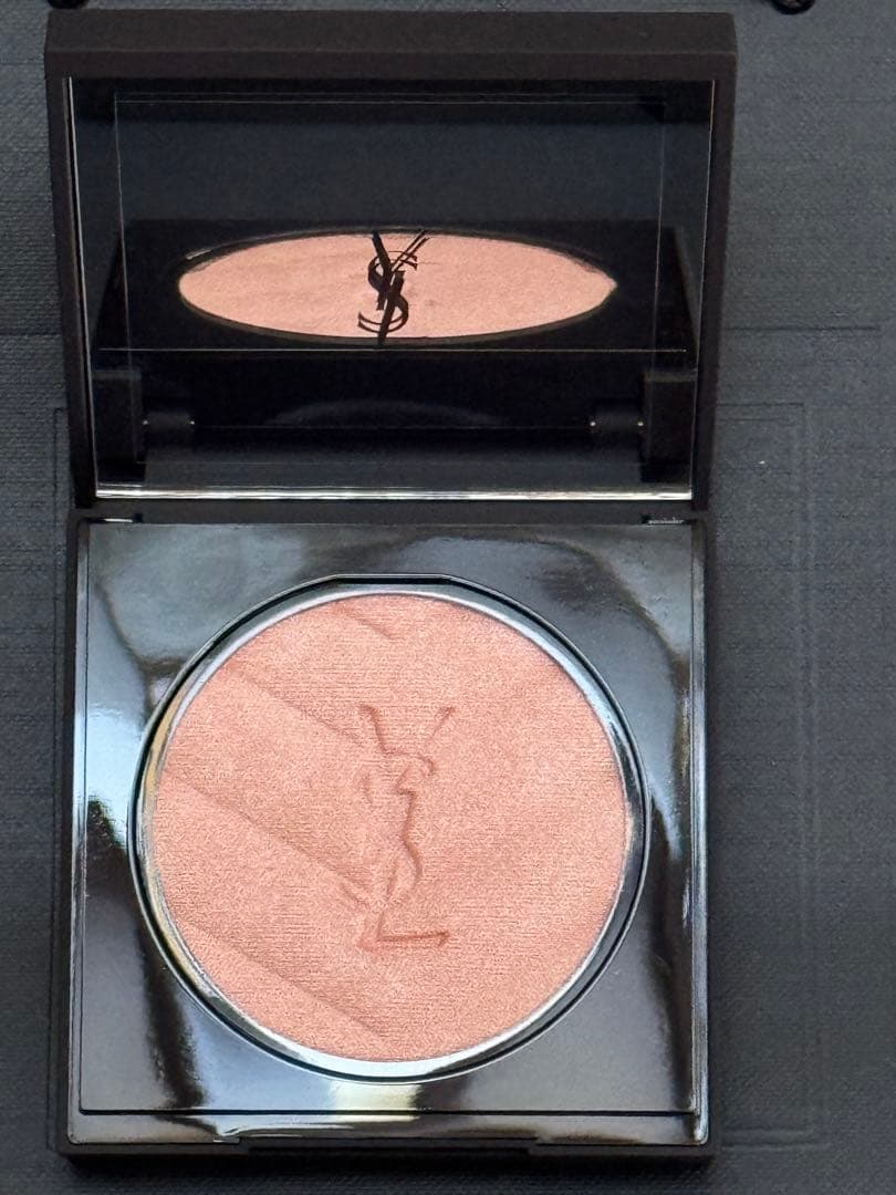 フェイスパウダー ALL HOURS LUMINIZE HIGHLIGHTING POWDER