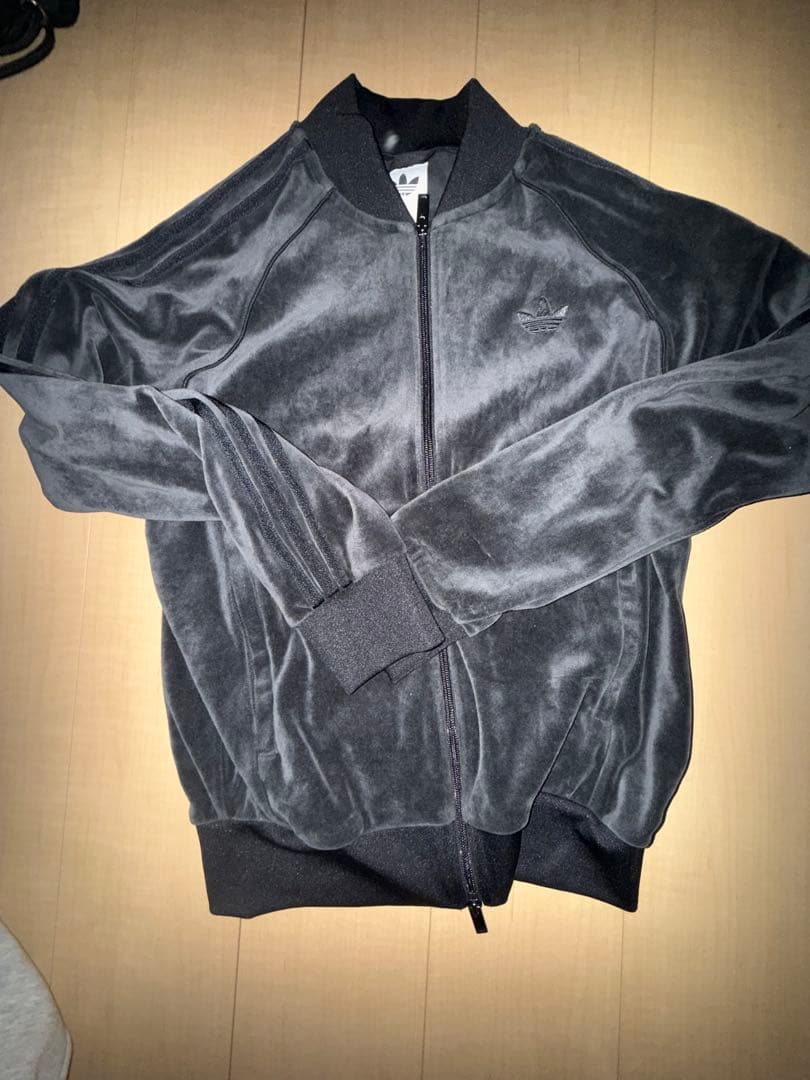 adidasトラックジャケットベロア