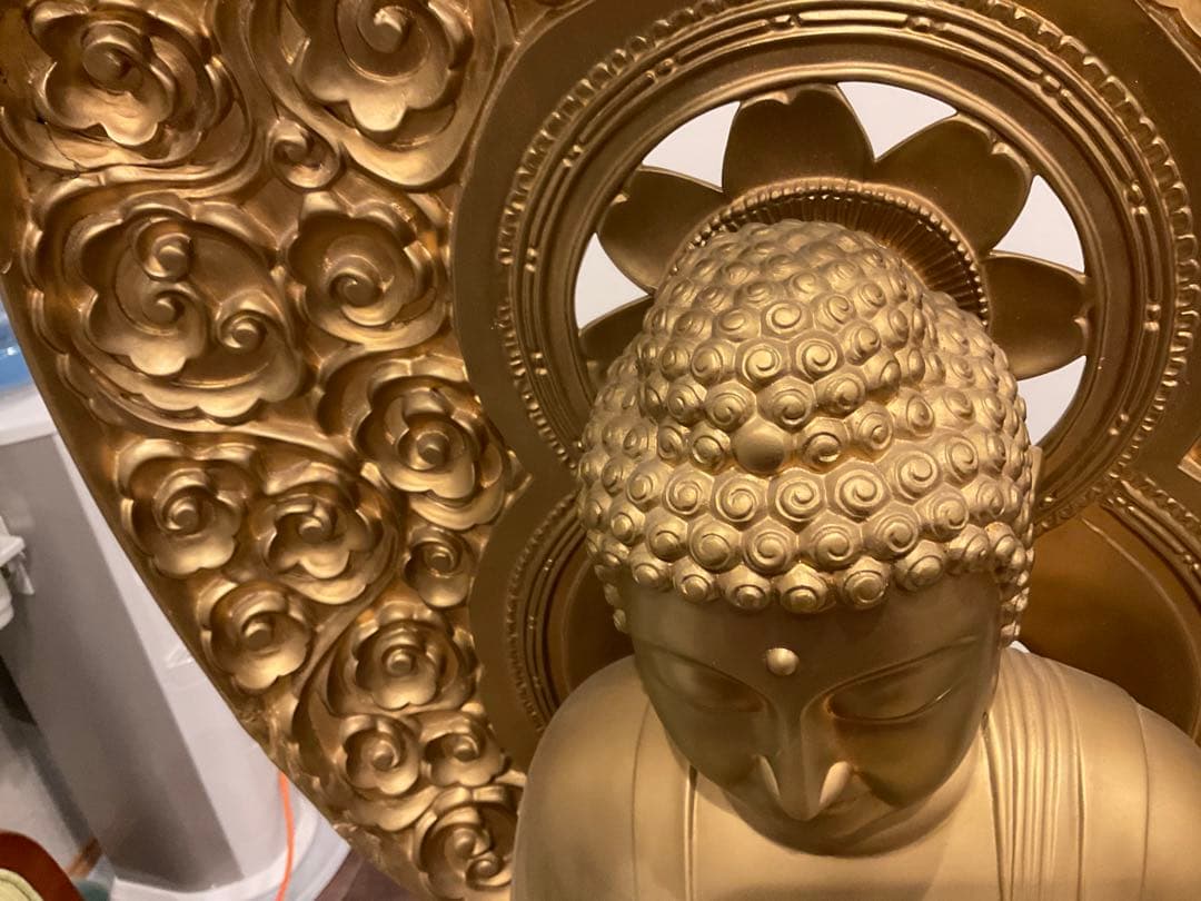 座釈迦　大仏様　プラスチック、合成樹脂製　高さ1m