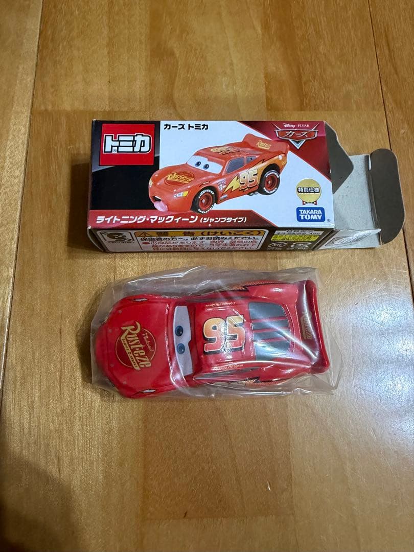カーズ トミカ ライトニング・マックイーン ジャンプタイプ