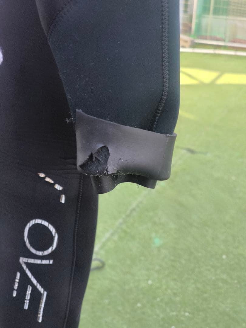 DOVE SURFIN WETSUITS　ドライスーツ