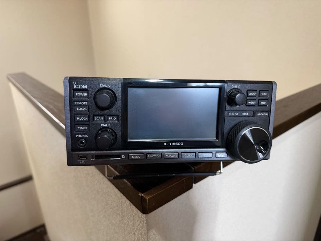 Icom IC-R8600 高帯域受信機 ぢぢ