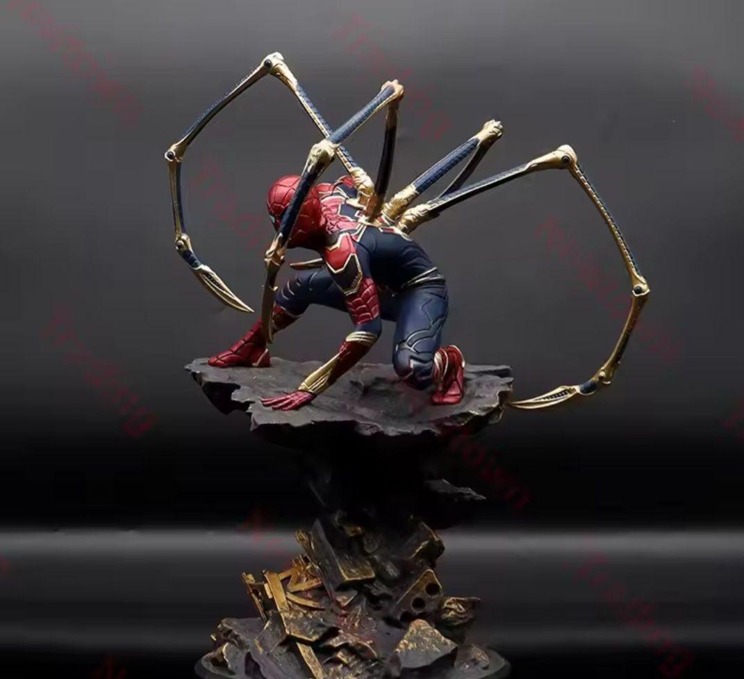 スパイダーマン（アイアン・スパイダー）**スタチュー（大型フィギュア）約32cm