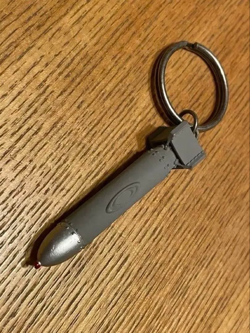 Oakleyオークリー 魚雷形 キーホルダー