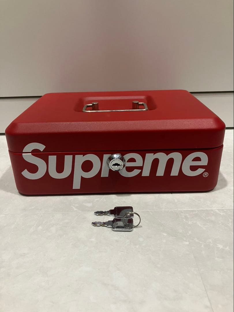 Supreme レッド金庫 鍵付き