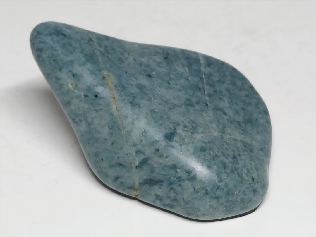 濃青 64g 翡翠 ヒスイ 原石 鑑賞石 自然石 誕生石 鉱物 鉱石 水石