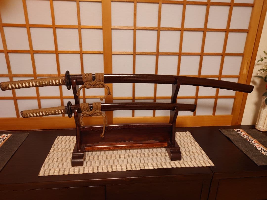 日本刀(模造刀)波紋あり 木製刀掛台付