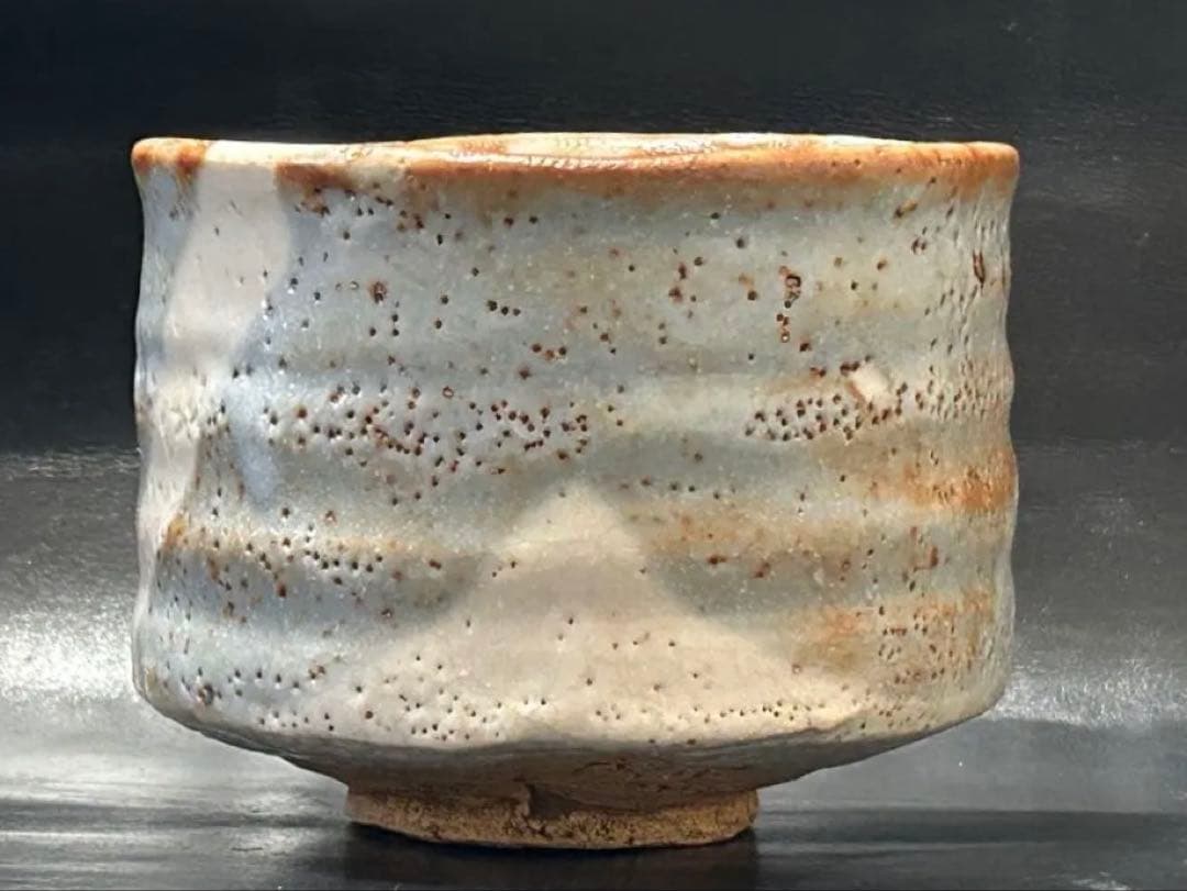 美しい古美術◾️蔵から美しい雪富士の見事な抹茶茶碗が出て来ました。