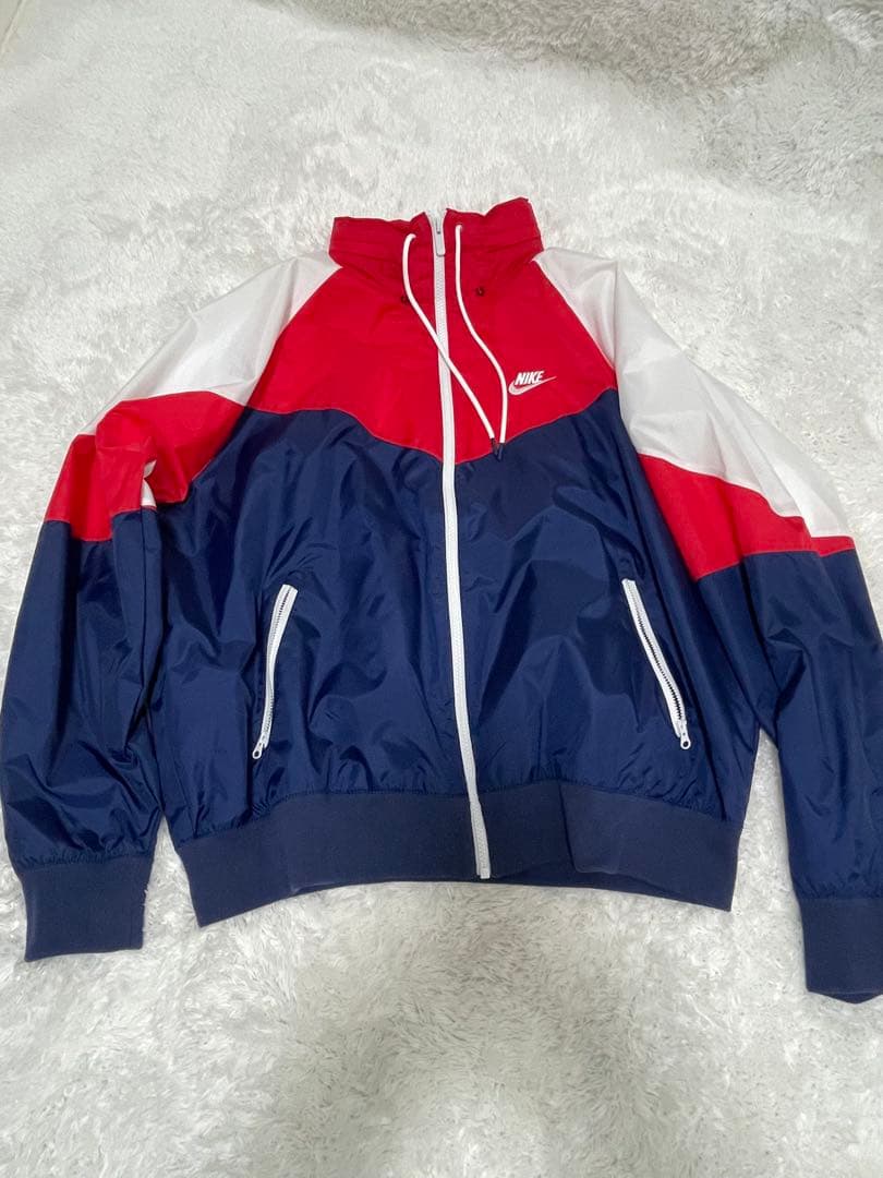 ゆ*ろ様 NIKE ナイロンジャケット ベイビーわるきゅーれ 伊澤彩織、まひろX