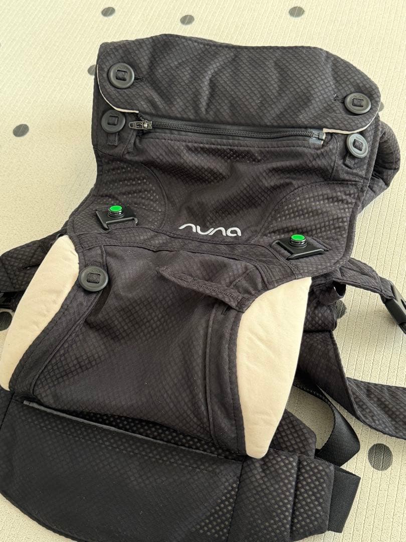 nuna 抱っこ紐　ベビーキャリア カドルクリック ブラック(キャビア)