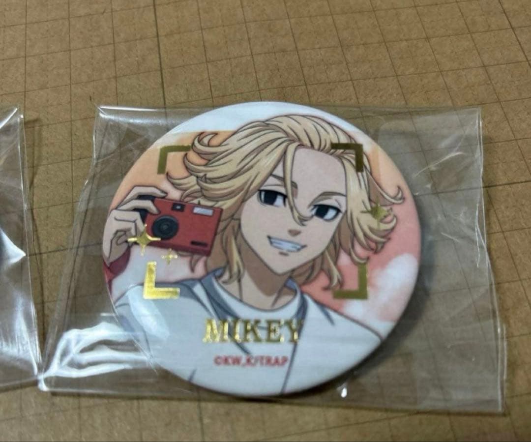 ハピネス缶バッジ 佐野万次郎 カメラさんぽ 描き下ろし 箔押し缶バッジ 2点