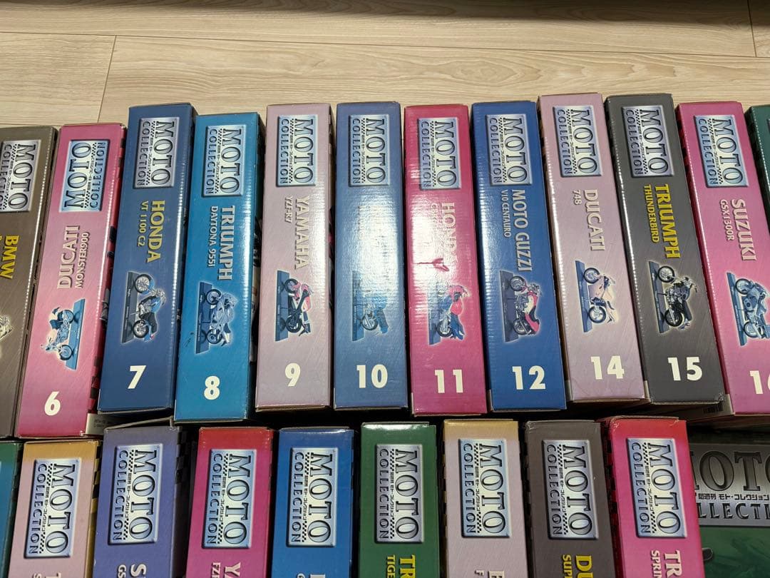 ディアゴスティーニ　隔週刊　モトコレクション　28冊＋箱2つ