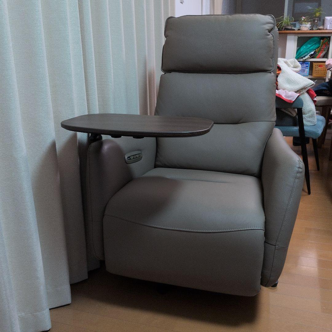 リクライニング機能付きグレーソファ