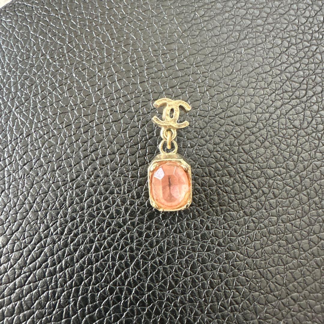 CHANEL ピンク宝石付きピアス片耳
