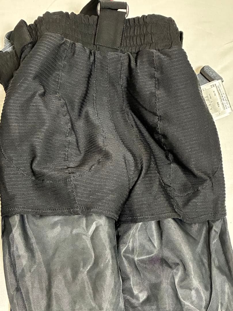 美品 デサント タフタ高機能スキーパンツ7号152〜158cm 58〜69cm