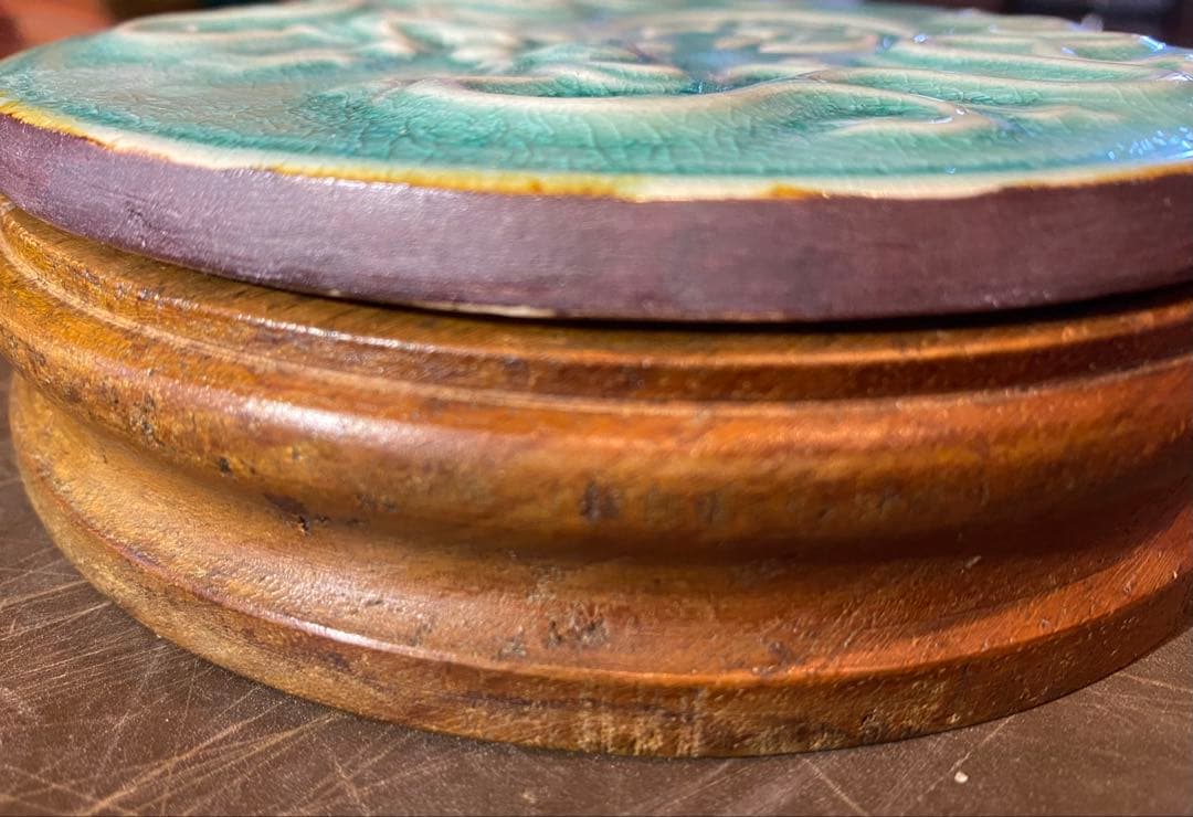 中国青磁タイル　龍・玉　鑑賞台座　　２点セット ヴィンテージ　レア 台湾茶器