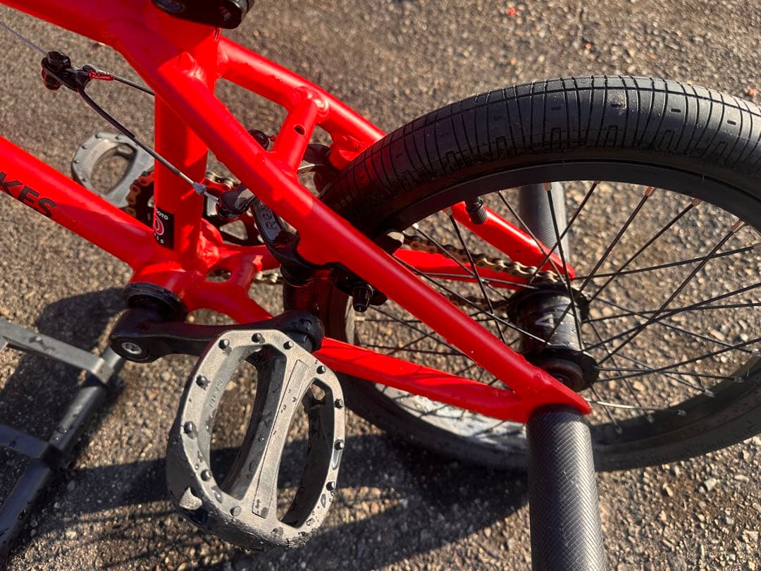 BMXキッズ　ARESBIKES STN 16インチ　おまけプロテクター付き