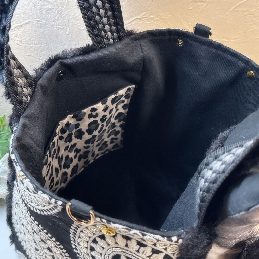 あ*き様 コヤンイサムチョン♡新作！インド刺繍ハチワレにゃんの形が変わる大容量ト