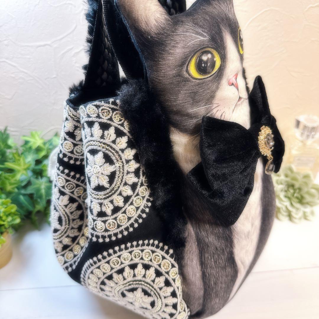 あ*き様 コヤンイサムチョン♡新作！インド刺繍ハチワレにゃんの形が変わる大容量ト