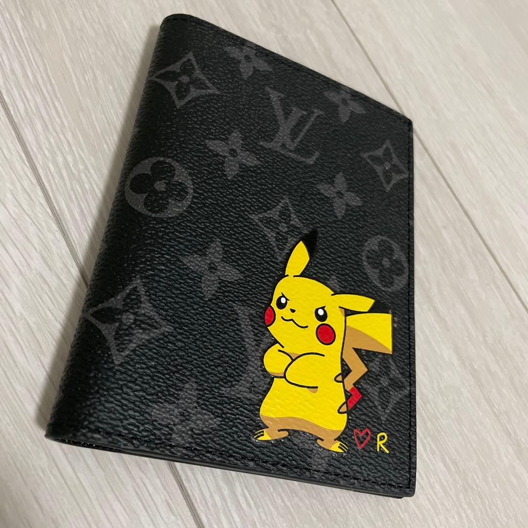 パスポートケース ピカチュウ付き