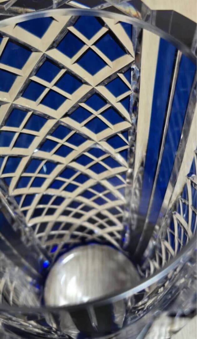 カガミクリスタル　各務硝子　矢来重紋　青色被せ切子　カットグラス　花入