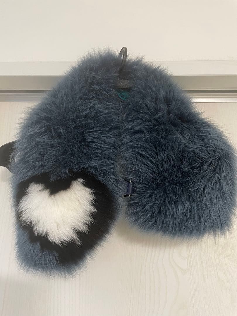 FENDI ファー ネックウォーマー ハートモチーフ