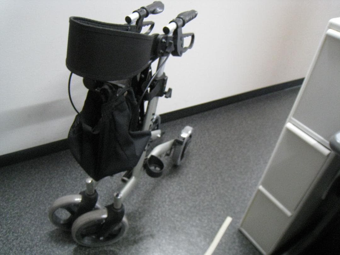 ナブテスコ　CONPAL 抑速ブレーキ付き歩行車 歩行器 シルバーカー ③