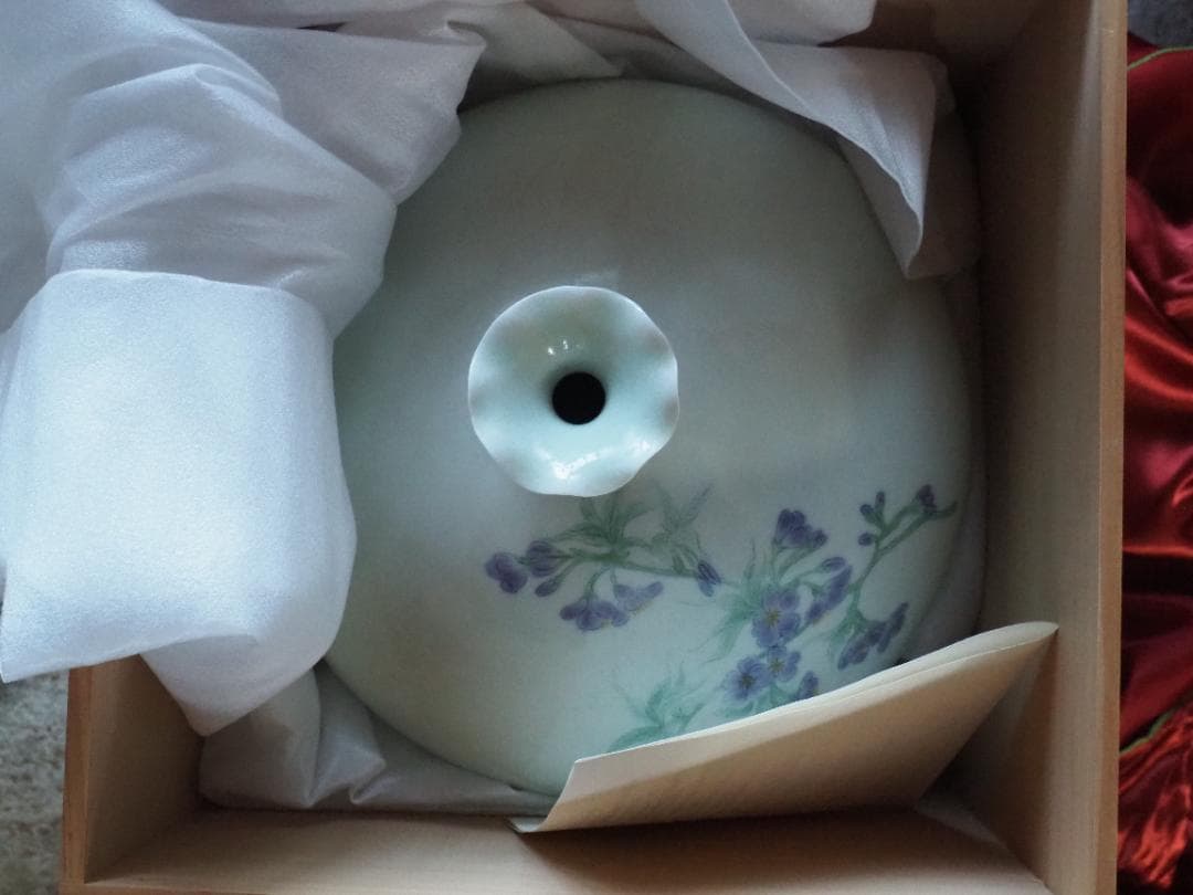 青白磁　染彫　壺　中尾恭純　中仙窯　有田焼