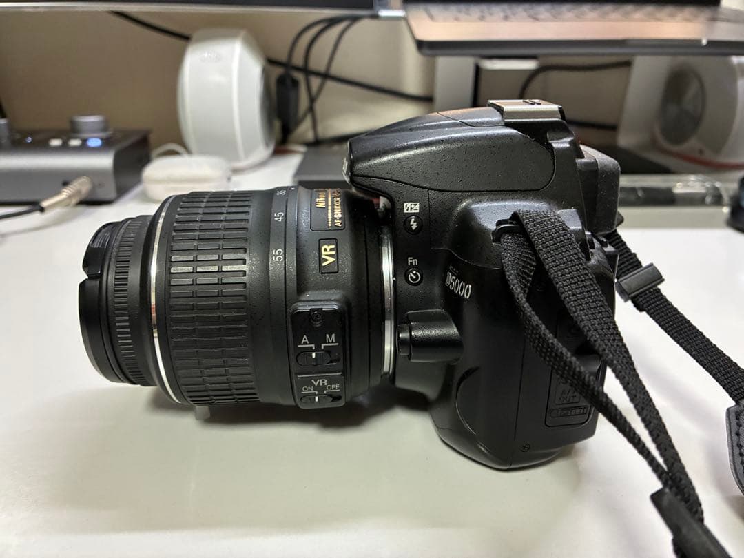 Nikon D5000 デジタル一眼レフカメラ
