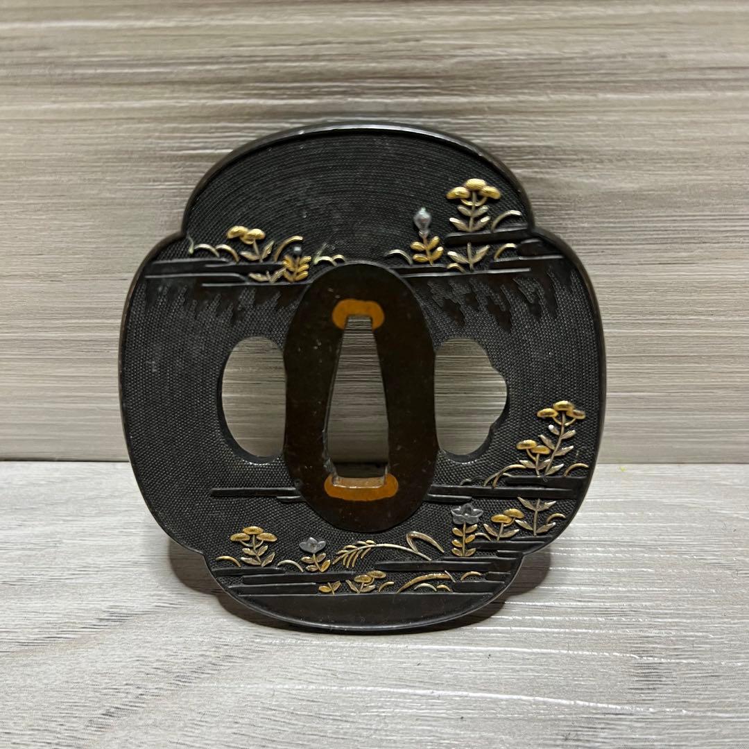 骨董品　日本刀　鍔　絵柄いり