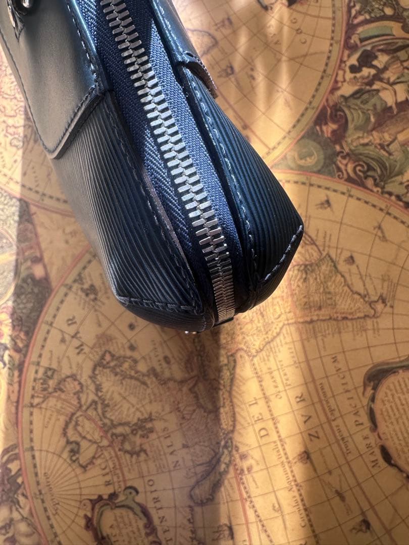 M51177 ルイヴィトン　エピ　ポルトドキュマンpdj レザー　新モデル