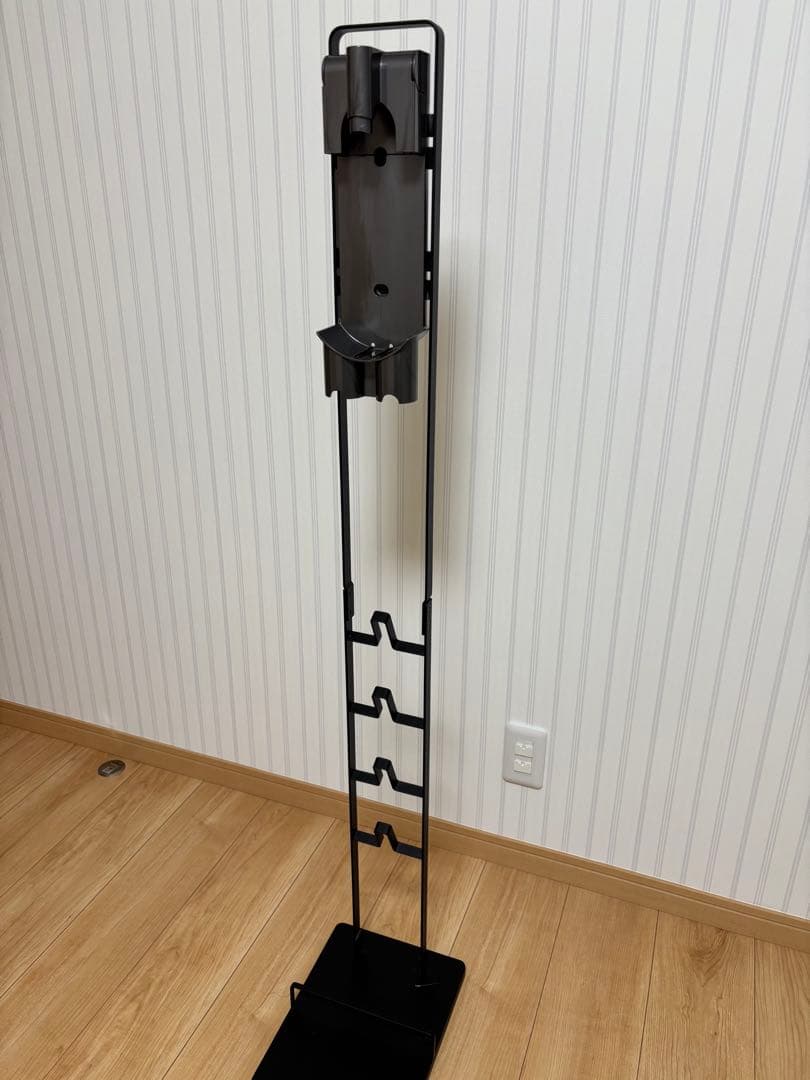 【S】 Dyson V7 SV11 コードレスクリーナー　スタンドセット