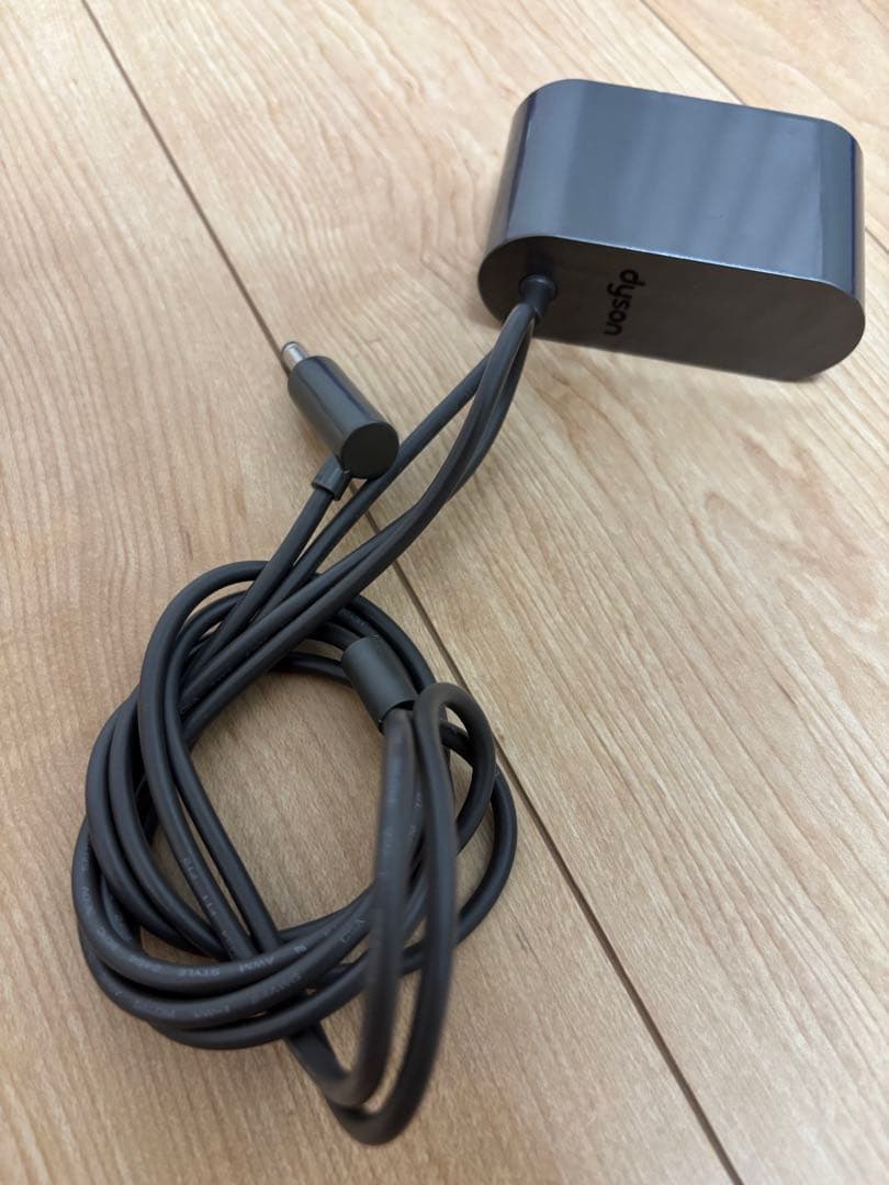 【S】 Dyson V7 SV11 コードレスクリーナー　スタンドセット