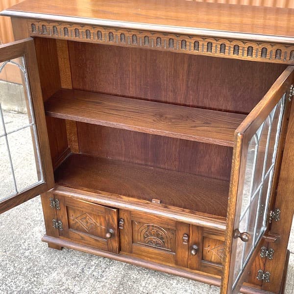 イギリスアンティーク　ガラスサイドボード　食器棚　無垢材　キャビネット　木良久