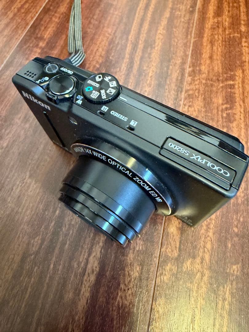 ニコンCOOLPIX S8200 デジカメ（充電器、4GBのSD付）