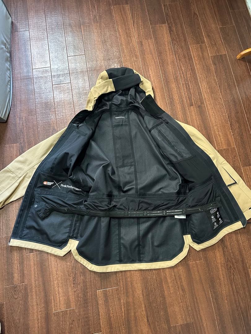 ピークパフォーマンス　ベージュ スキーウェア 上下セット