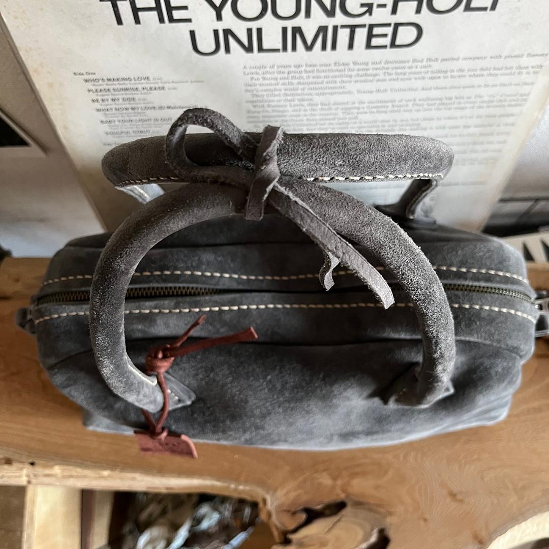 グレー スエード ボストンバッグ　kudu革ボストンバッグ　シンプル　秋冬バッグ