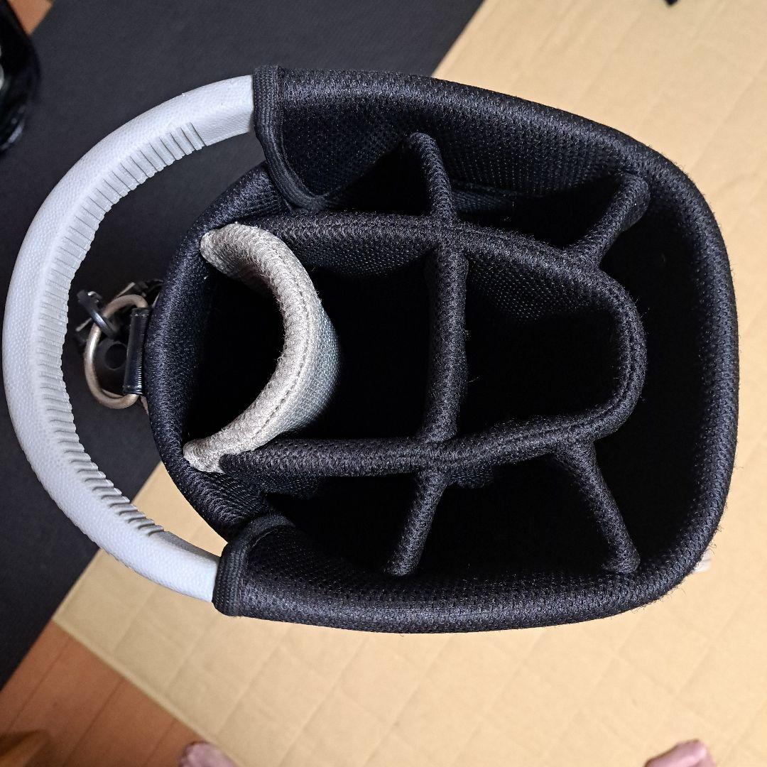 ルコックスポルティフキャディバッグ、便利な8分割、磁石式ヘッドカバー3個付き。