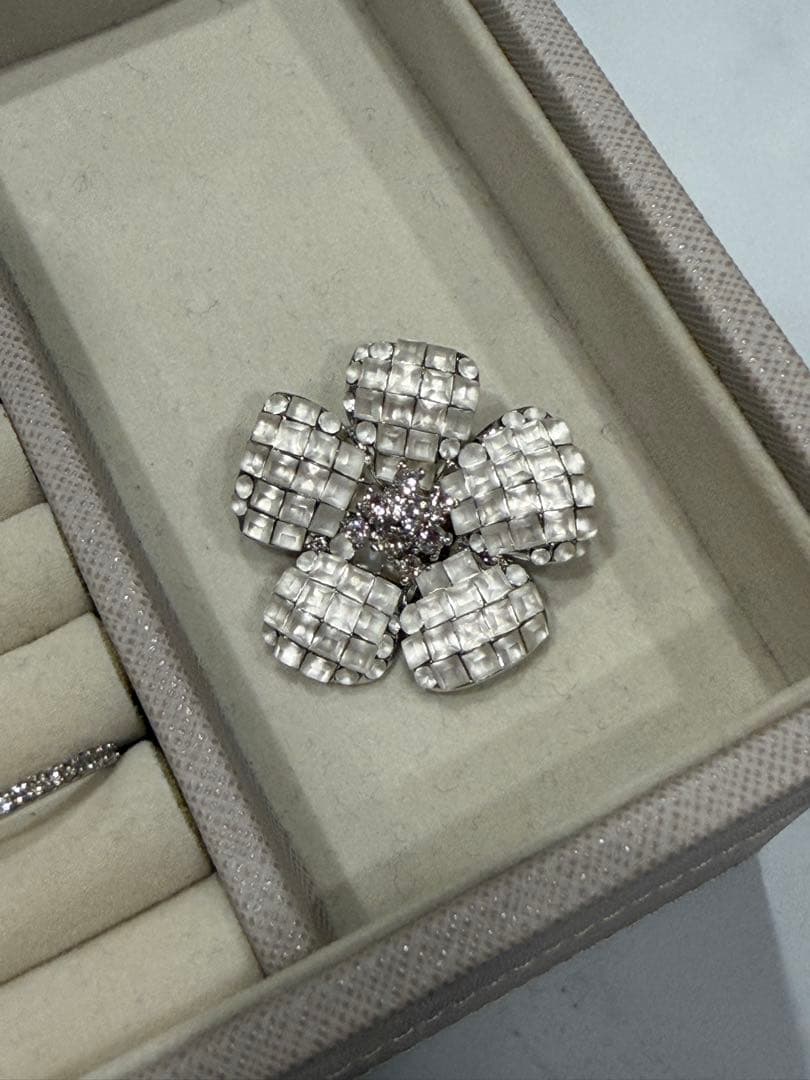 FOXEY 26645ブローチ FLEUR