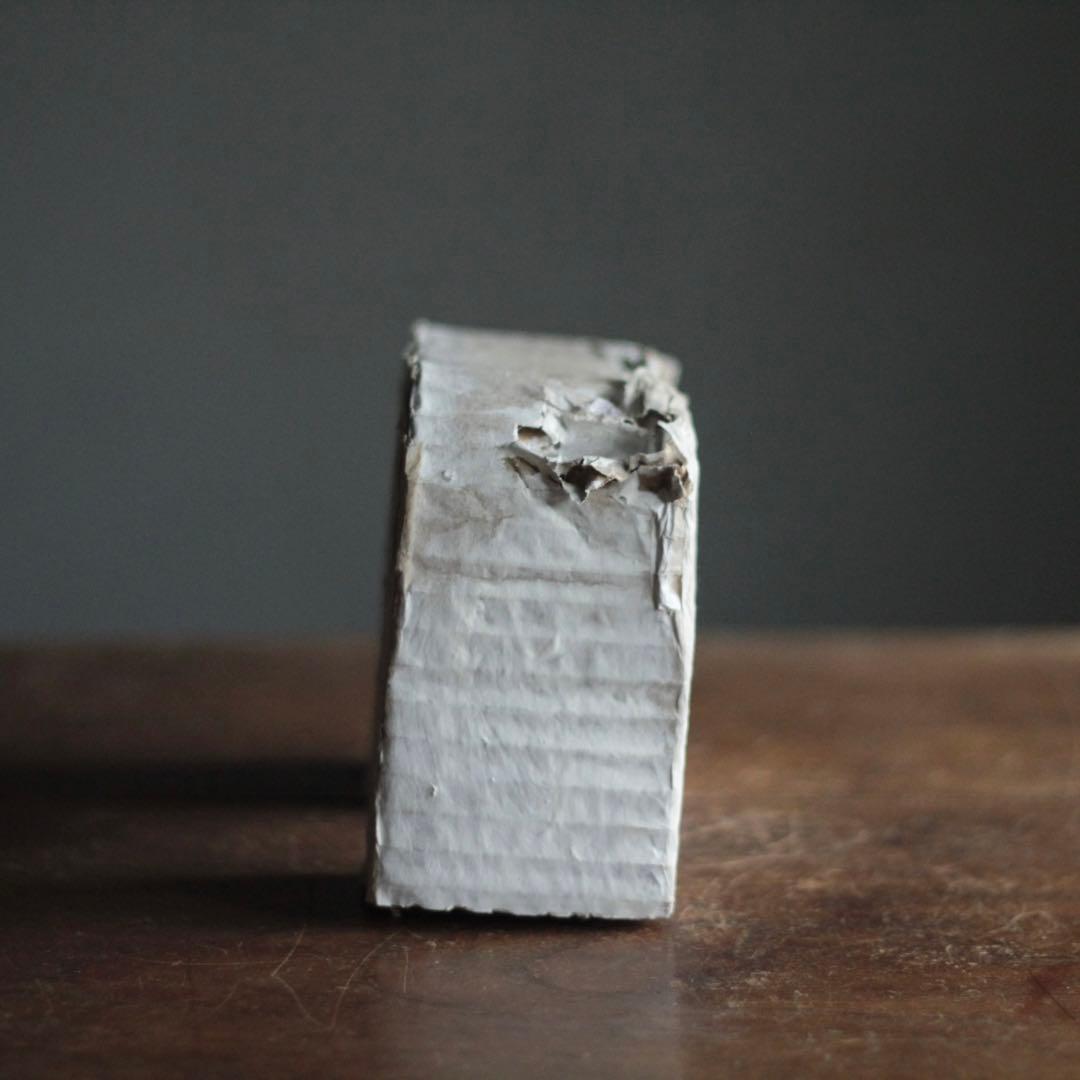 ダンボールと紙でできた 「太陽の門」 オブジェ