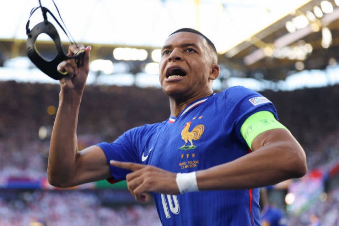 ムバッペ　ユニフォーム　フランス代表　オーセン　ユーロ2024（H）