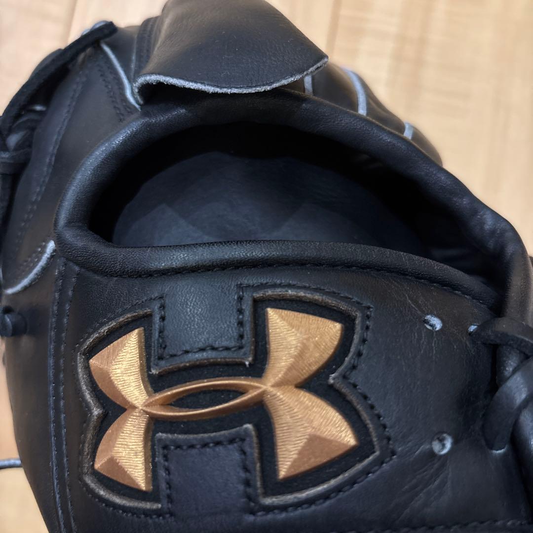 アンダーアーマー 硬式グローブ（左投手用 金子千尋モデル）