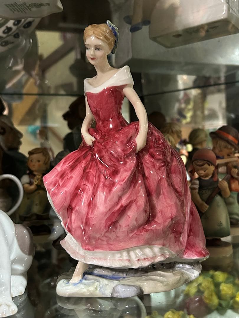 ロイヤルドルトン 人形　置物　オブジェ