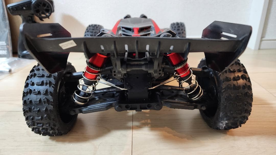 ARRMA TYPHON 6S V5 1/8 社外品チタンシャーシなどを装備