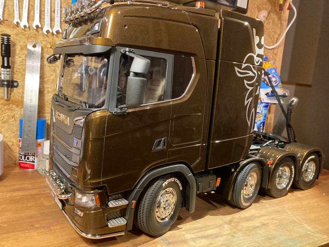 タミヤスカニア8×4  B09マラケシュブラウンウレタン鏡面塗装仕上げ