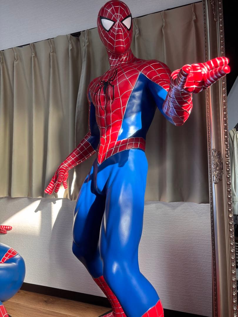 スパイダーマン 等身大フィギュア
